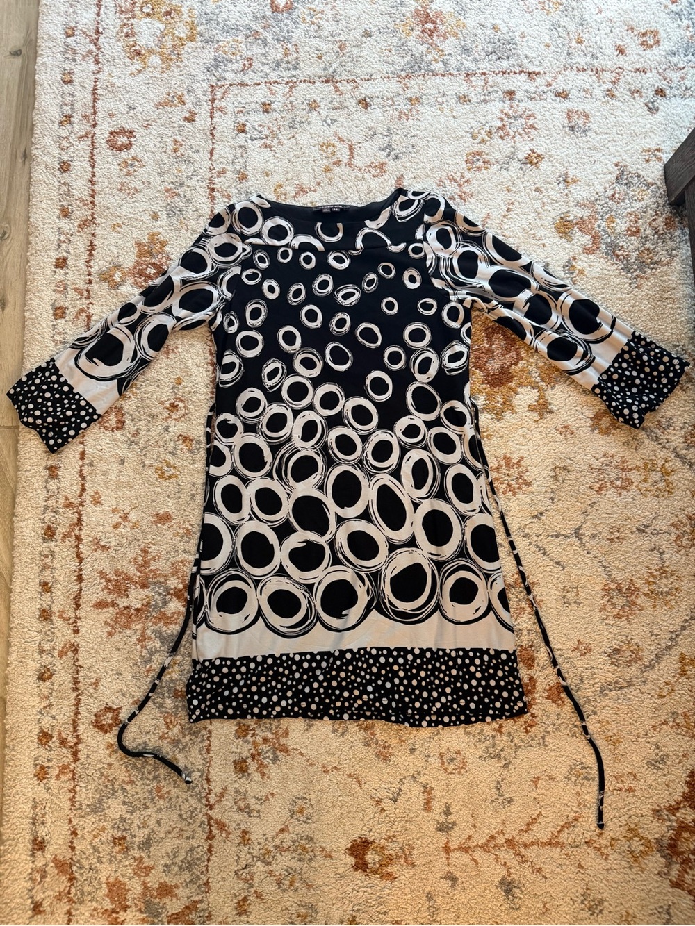 Black & White Circle Print Shift Dress